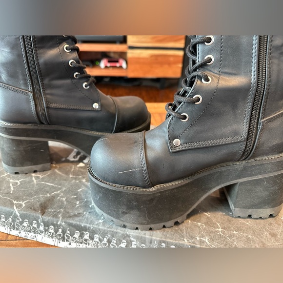 Demonia Ranger 302 - Picture 8 of 10